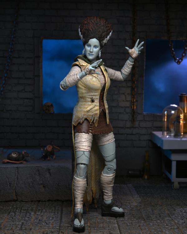 Universal Monsters x Teenage Mutant Ninja Turtles Ultimate April O'Neil as The Bride of Frankenstein Gallery Image 4