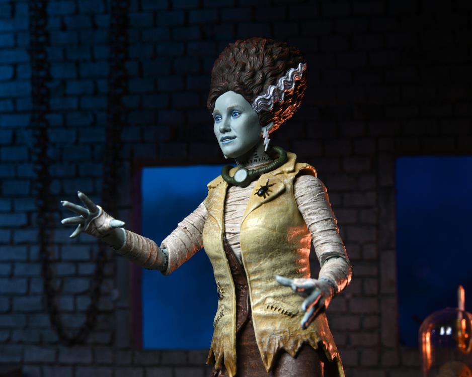 Universal Monsters x Teenage Mutant Ninja Turtles Ultimate April O'Neil as The Bride of Frankenstein Gallery Image 11