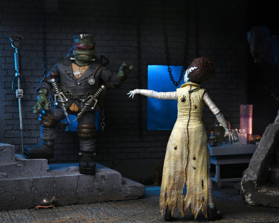 Universal Monsters x Teenage Mutant Ninja Turtles Ultimate April O'Neil as The Bride of Frankenstein Gallery Image 20