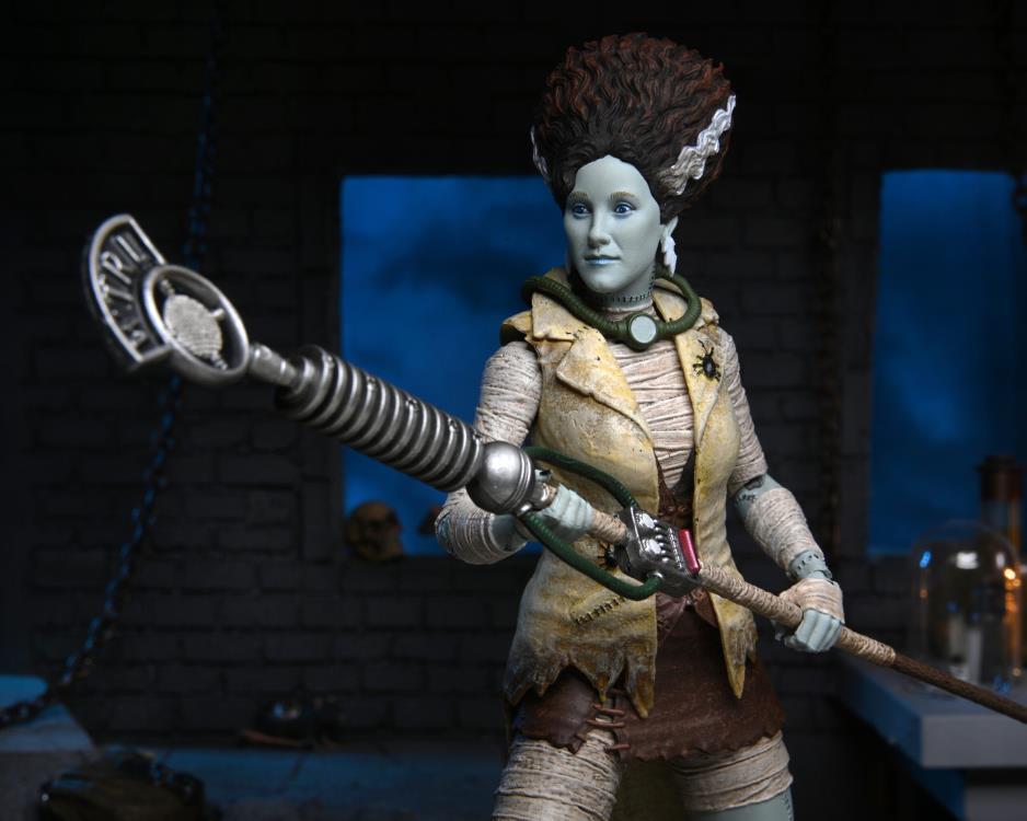 Universal Monsters x Teenage Mutant Ninja Turtles Ultimate April O'Neil as The Bride of Frankenstein Gallery Image 9
