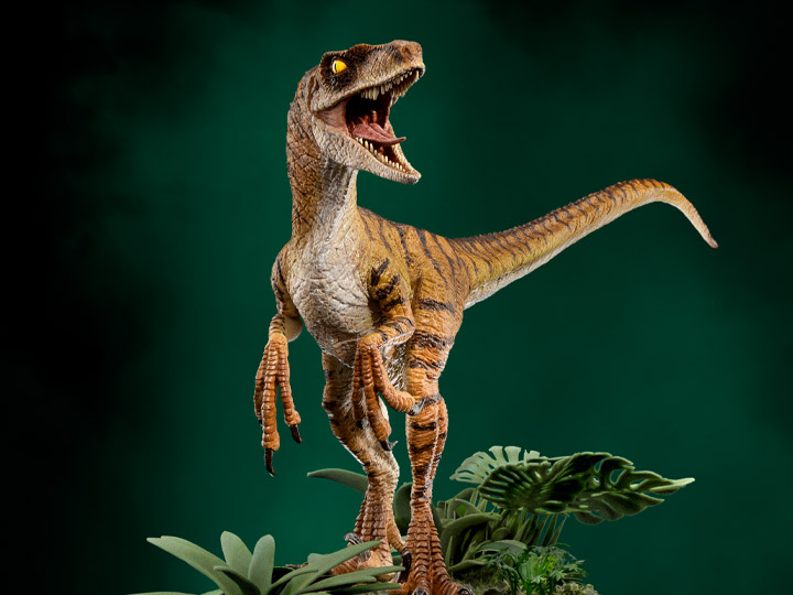 Jurassic Park: The Lost World Velociraptor 1/10 Deluxe Art Scale Statue Gallery Image 1