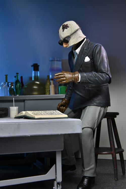 Universal Monsters Ultimate Invisible Man Figure Gallery Image 6