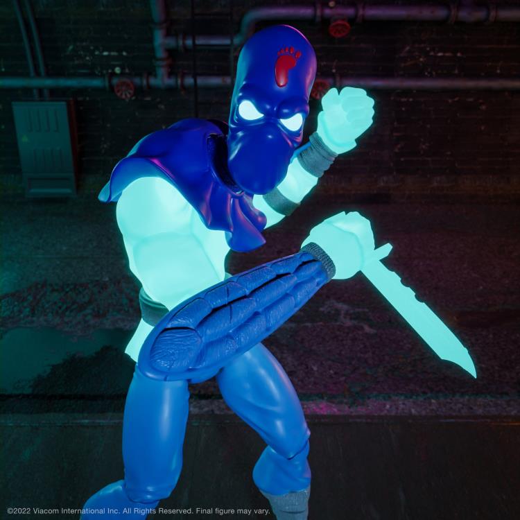 Teenage Mutant Ninja Turtles ULTIMATES! Glow-in-the-Dark Foot Soldier Exclusive Action Figure Gallery Image 5