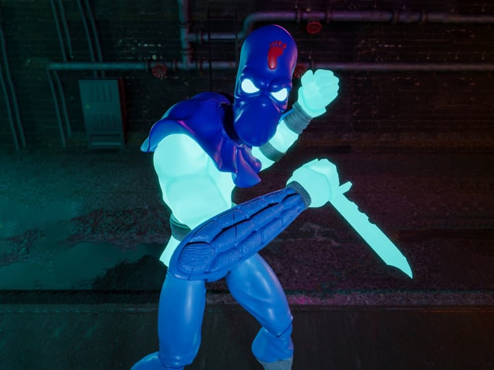 Teenage Mutant Ninja Turtles ULTIMATES! Glow-in-the-Dark Foot Soldier Exclusive Action Figure Gallery Image 1
