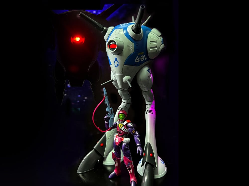 Macross Zentraedi Battle Pod 1/72 Scale Figure (With Gluu-Ger Figure) Gallery Image 1