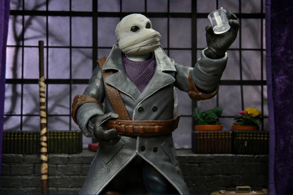 Universal Monsters x Teenage Mutant Ninja Turtles Ultimate Donatello as The Invisible Man Gallery Image 13