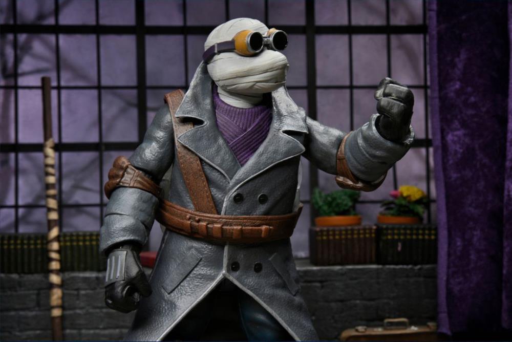 Universal Monsters x Teenage Mutant Ninja Turtles Ultimate Donatello as The Invisible Man Gallery Image 12