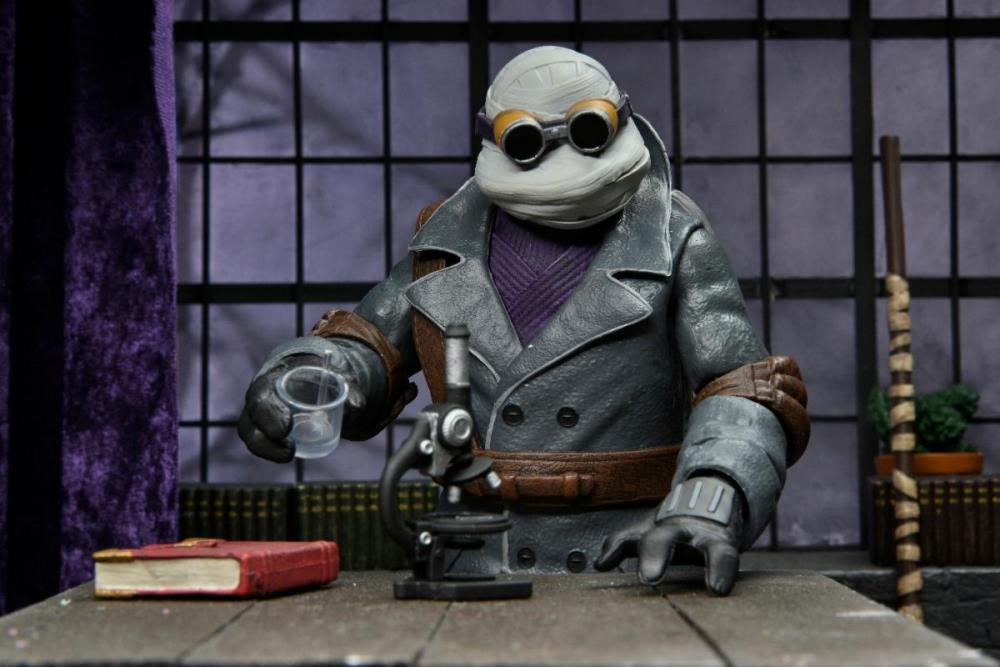 Universal Monsters x Teenage Mutant Ninja Turtles Ultimate Donatello as The Invisible Man Gallery Image 11