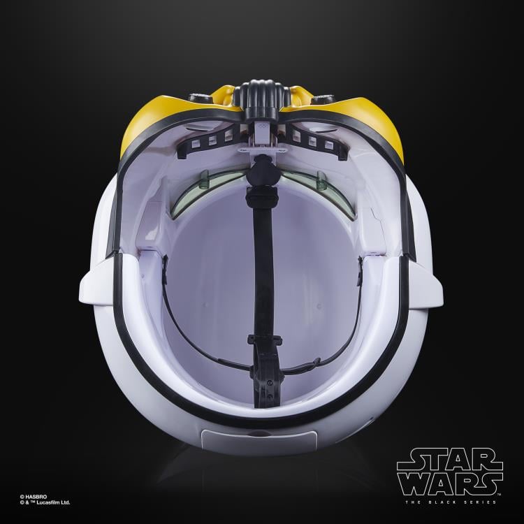 Star Wars: The Black Series Artillery Stormtrooper 1:1 Scale Wearable Electronic Helmet (The Mandalorian) Gallery Image 6