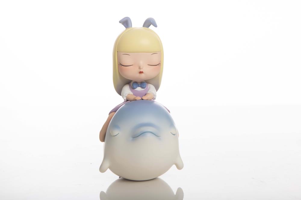 Song of the Ocean Morningstar Dolphin (Ice Moon Blue) Vinyl Figure Gallery Image 5