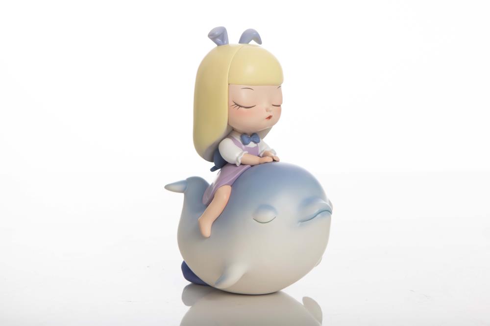 Song of the Ocean Morningstar Dolphin (Ice Moon Blue) Vinyl Figure Gallery Image 4