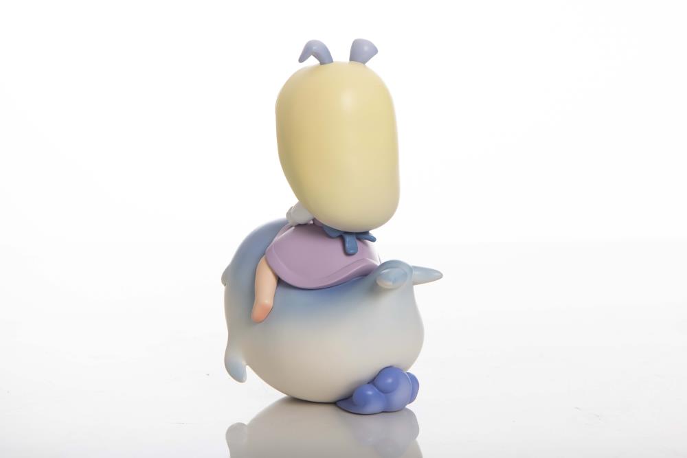 Song of the Ocean Morningstar Dolphin (Ice Moon Blue) Vinyl Figure Gallery Image 9