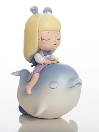 Song of the Ocean Morningstar Dolphin (Ice Moon Blue) Vinyl Figure Gallery Image 2