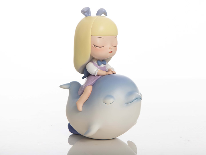 Song of the Ocean Morningstar Dolphin (Ice Moon Blue) Vinyl Figure Gallery Image 1