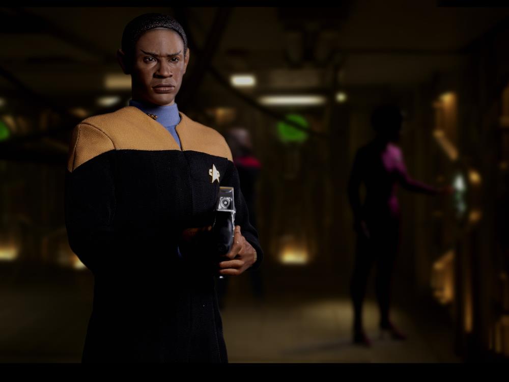 Star Trek: Voyager Tuvok 1/6 Scale Figure Gallery Image 12