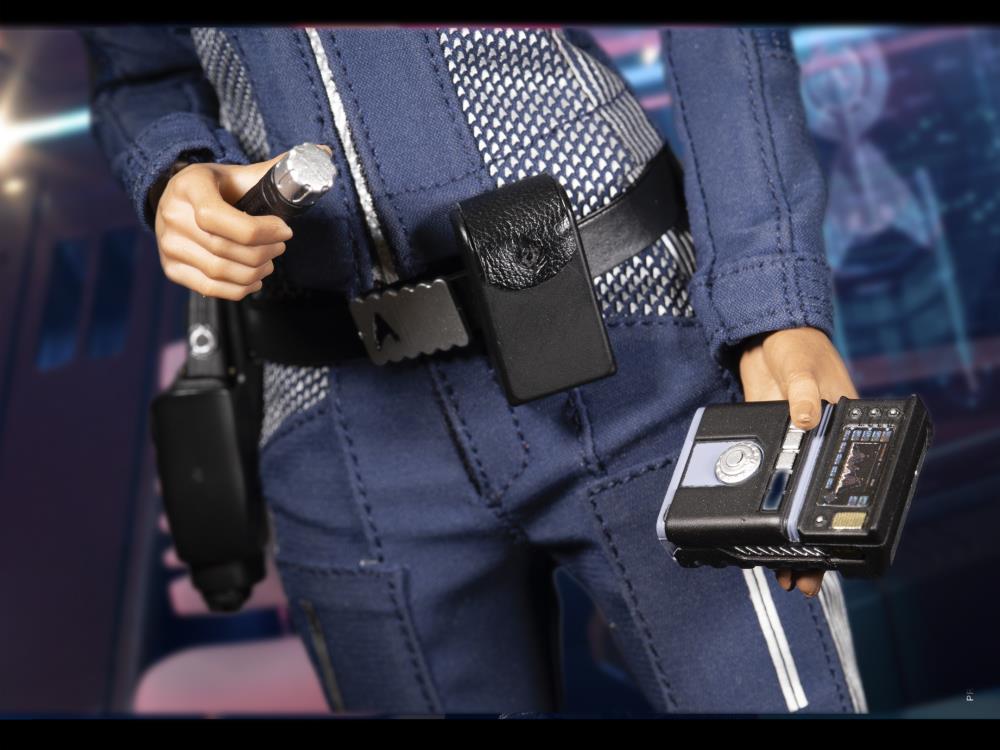 Star Trek: Discovery Michael Burnham 1/6 Scale Figure Gallery Image 10