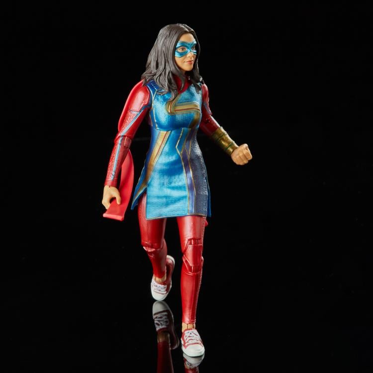 Ms. Marvel Marvel Legends Ms. Marvel Action Figure (Infinity Ultron BAF) Gallery Image 6