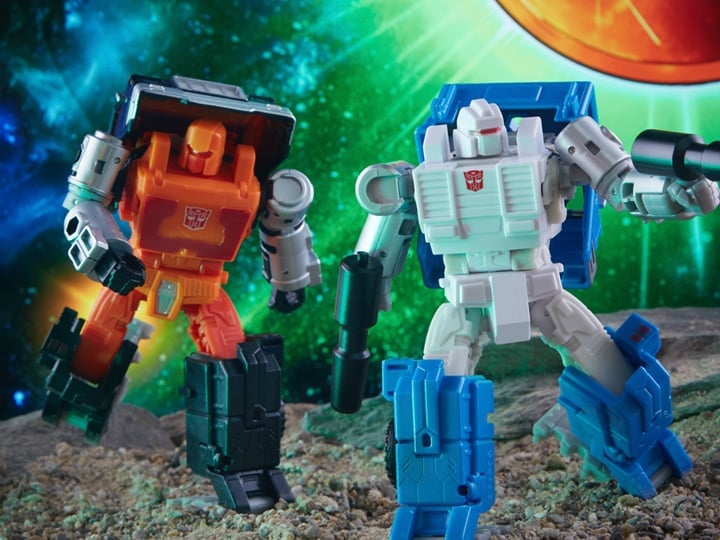 Transformers War for Cybertron: Kingdom Golden Disk Collection Deluxe Road Ranger & Puffer Exclusive Two-Pack Gallery Image 1