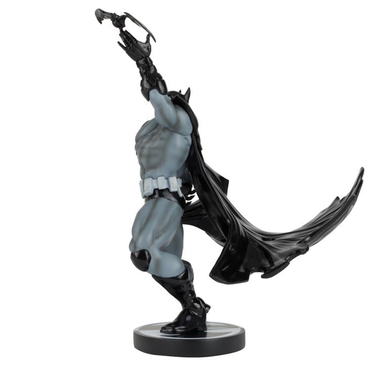 Batman Black and White Batman (Freddie E. Williams) 1/10 Scale Statue Gallery Image 6