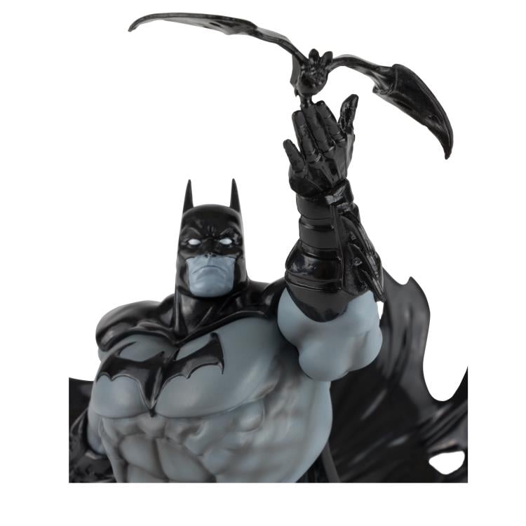 Batman Black and White Batman (Freddie E. Williams) 1/10 Scale Statue Gallery Image 8