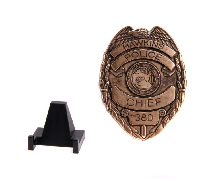 Stranger Things Hollywood Rides Hopper's 1980 Chevy Blazer 1/24 Scale Model & Police Badge Gallery Image 9