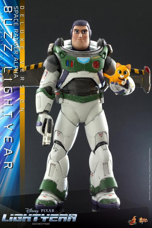 Lightyear MMS635 Buzz Lightyear (Space Ranger Alpha) Deluxe 1/6th Scale Collectible Figure Gallery Image 4