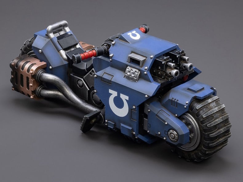 Warhammer 40k Ultramarines Raider-Pattern Combat Bike 1/18 Scale Gallery Image 3