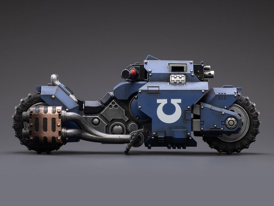 Warhammer 40k Ultramarines Raider-Pattern Combat Bike 1/18 Scale Gallery Image 10