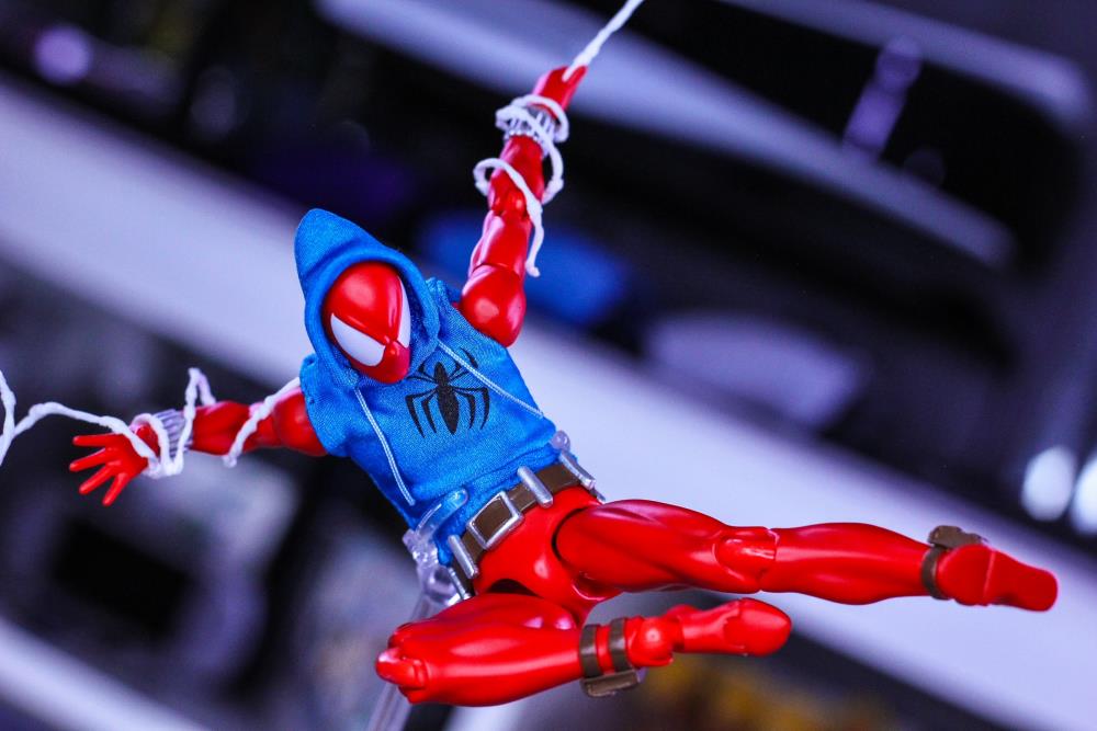 Marvel MAFEX No.186 Scarlet Spider (Comic Ver.) Action Figure Gallery Image 4