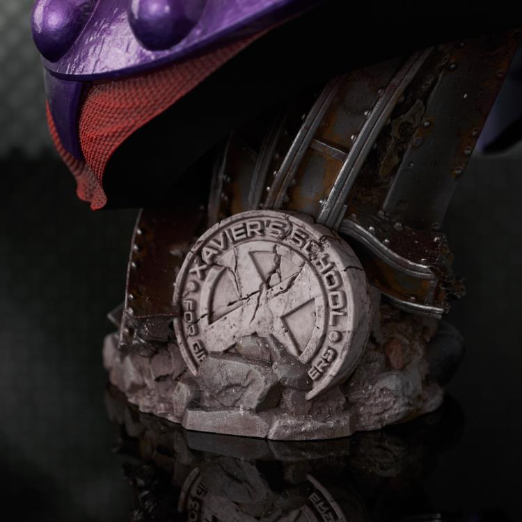 Marvel Legends in 3D Magneto 1/2 Scale Limited Edition Bust Gallery Image 11