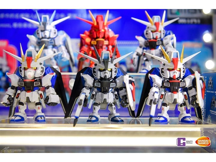 Mobile Suit Gundam QMSV Mini Freedom Gundam Box of 8 Random Figures Gallery Image 1
