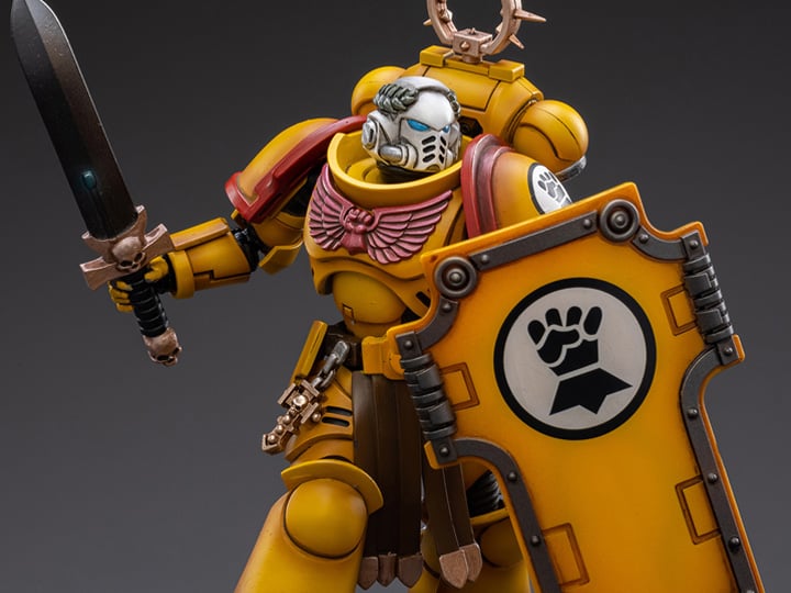 Warhammer 40K Imperial Fists Veteran Brother Thracius 1/18 Scale Figure Gallery Image 1