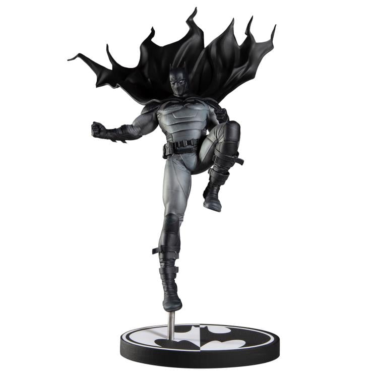 Batman Black and White Batman (Oliver Coipel) 1/10 Scale Statue Gallery Image 3