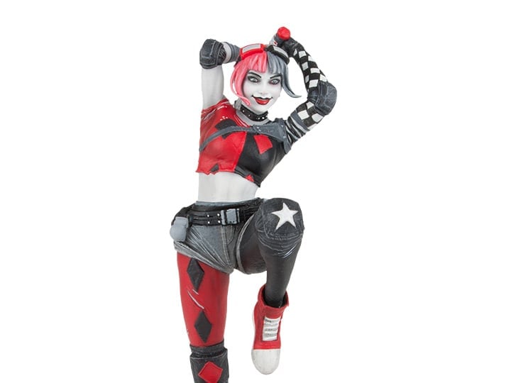 DC Comics Red, White & Black Harley Quinn (Derrick Chew) Statue Gallery Image 1