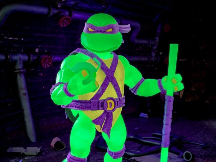 Teenage Mutant Ninja Turtles ULTIMATES! Mutagen Ooze Glow Donatello Exclusive Action Figure Gallery Image 1
