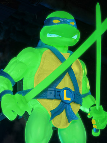 Teenage Mutant Ninja Turtles ULTIMATES! Mutagen Ooze Glow Leonardo Exclusive Action Figure Gallery Image 2