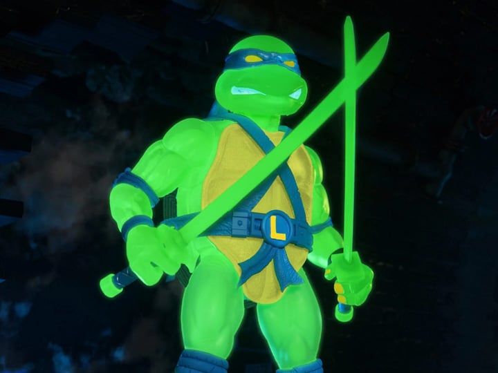 Teenage Mutant Ninja Turtles ULTIMATES! Mutagen Ooze Glow Leonardo Exclusive Action Figure Gallery Image 1