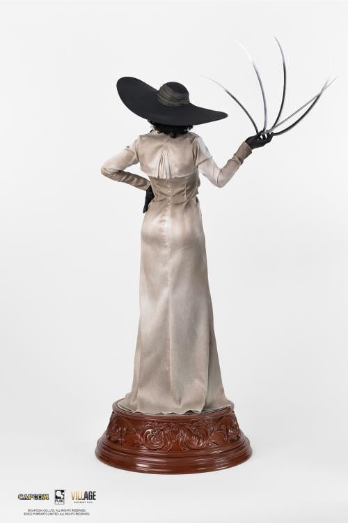 Resident Evil Village Lady Dimitrescu 1/4 Scale Statue Gallery Image 9