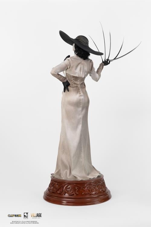 Resident Evil Village Lady Dimitrescu 1/4 Scale Statue Gallery Image 10