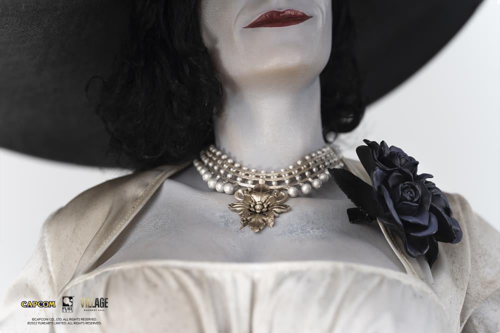 Resident Evil Village Lady Dimitrescu 1/4 Scale Statue Gallery Image 19
