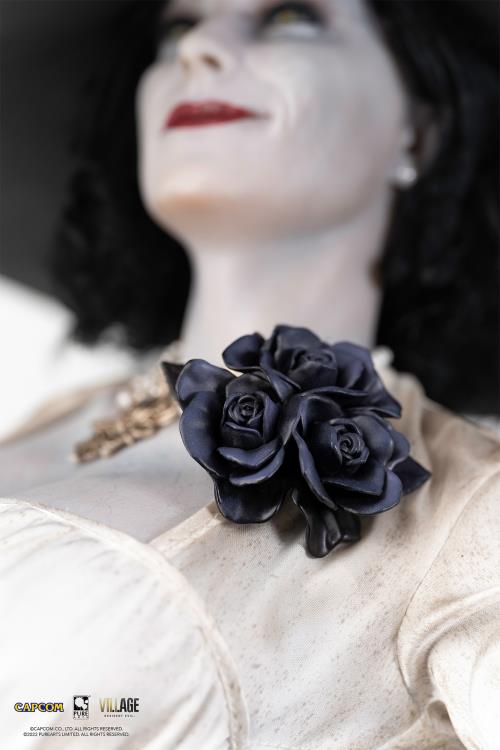 Resident Evil Village Lady Dimitrescu 1/4 Scale Statue Gallery Image 18