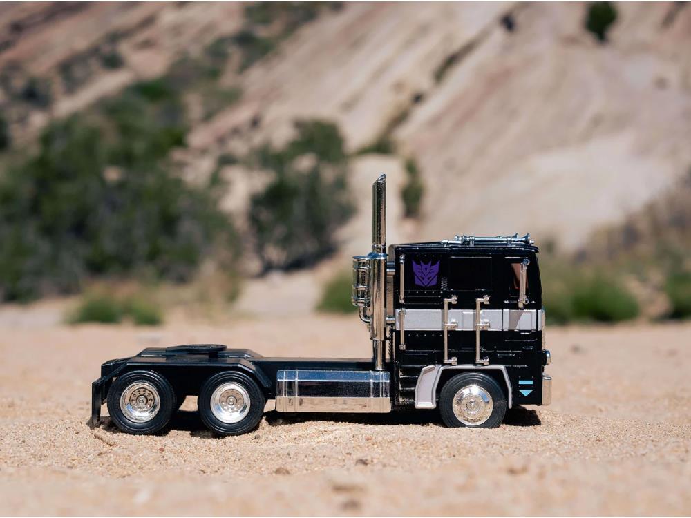 Transformers G1 Metals Die-Cast Nemesis Prime 1/24 Scale Vehicle Gallery Image 9