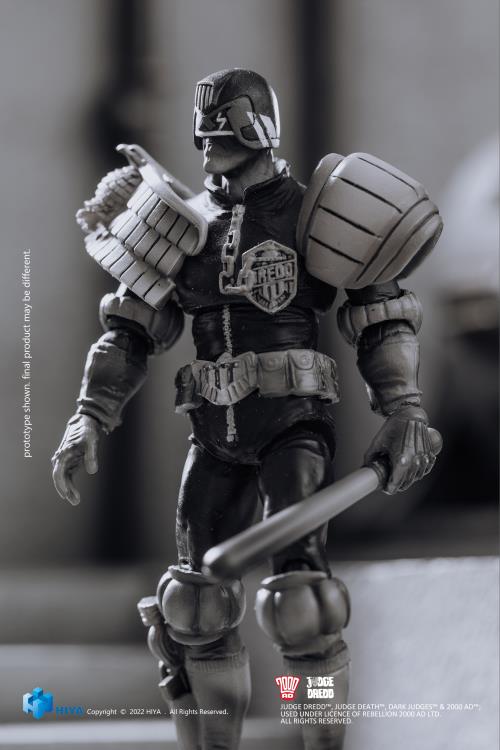 2000 AD Exquisite Mini Series Judge Dredd (Black & White) 1:18 Scale PX Previews Exclusive Figure Gallery Image 7