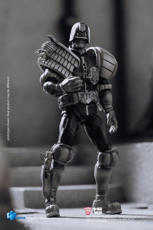 2000 AD Exquisite Mini Series Judge Dredd (Black & White) 1:18 Scale PX Previews Exclusive Figure Gallery Image 3
