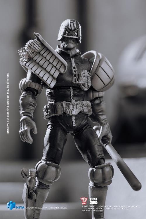 2000 AD Exquisite Mini Series Judge Dredd (Black & White) 1:18 Scale PX Previews Exclusive Figure Gallery Image 6