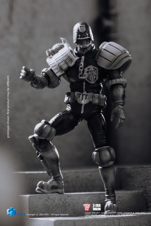 2000 AD Exquisite Mini Series Judge Dredd (Black & White) 1:18 Scale PX Previews Exclusive Figure Gallery Image 4