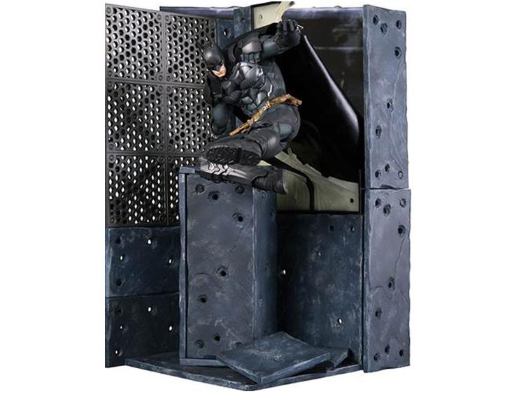 DC Comics Batman: Arkham Knight ArtFX+ Batman Statue Gallery Image 1