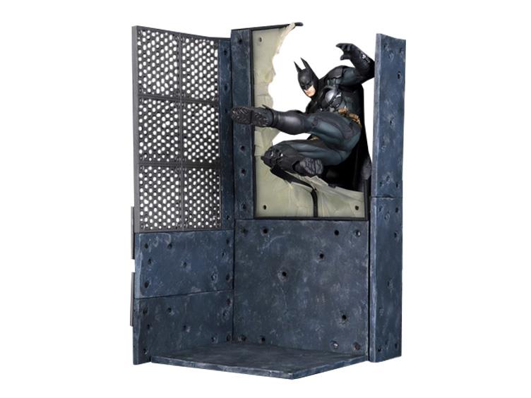 DC Comics Batman: Arkham Knight ArtFX+ Batman Statue Gallery Image 2