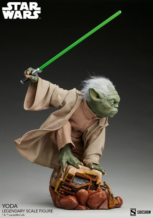Star Wars Legendary Scale Yoda (Attack of the Clones) Gallery Image 6