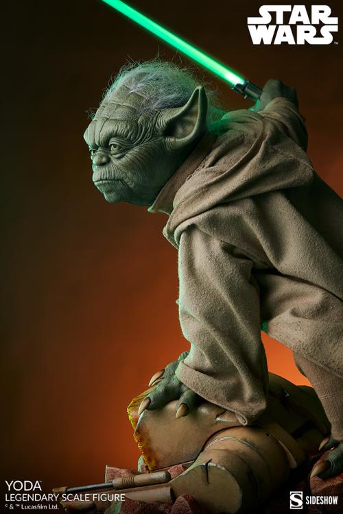 Star Wars Legendary Scale Yoda (Attack of the Clones) Gallery Image 15